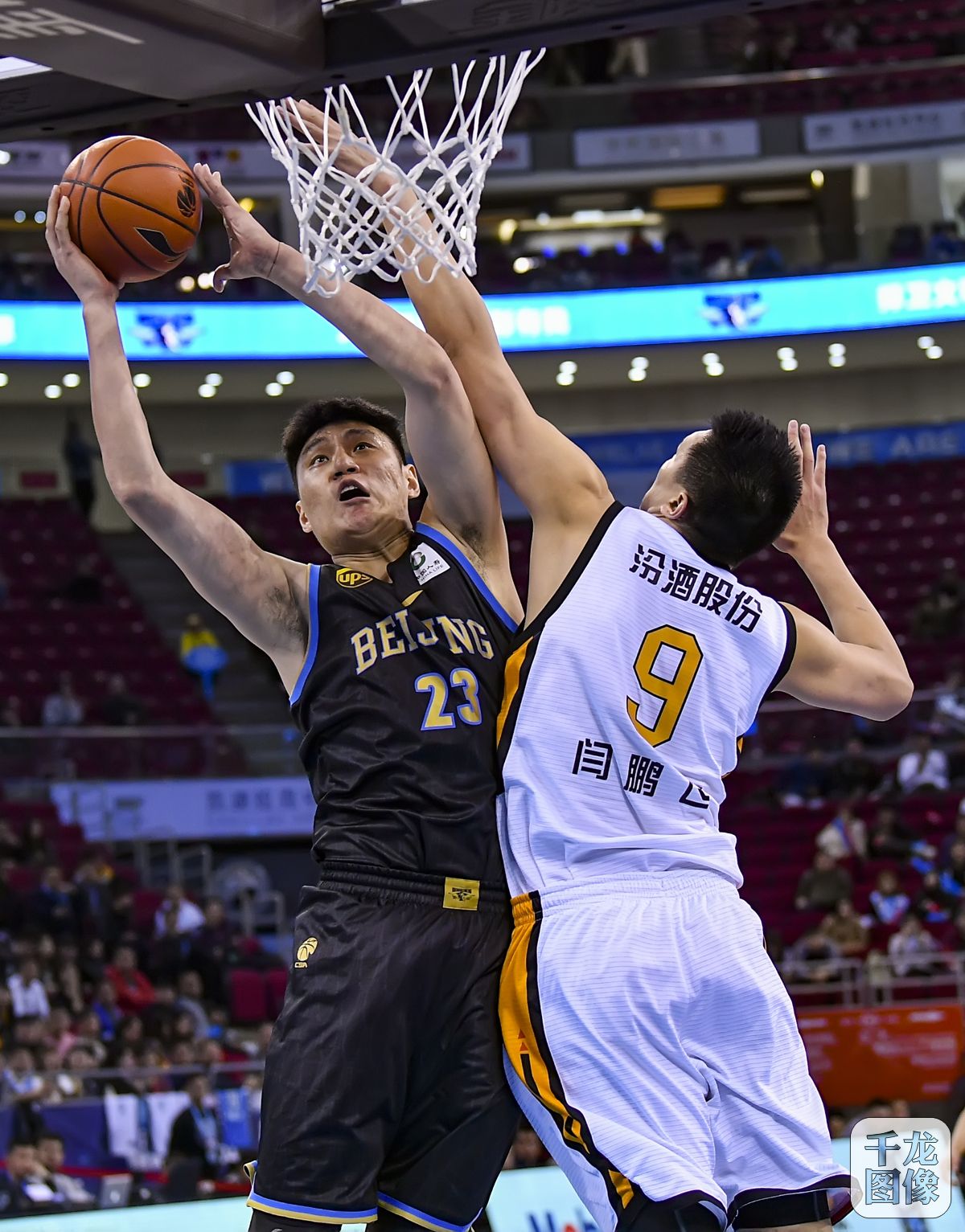 在球场上提 在球场上提